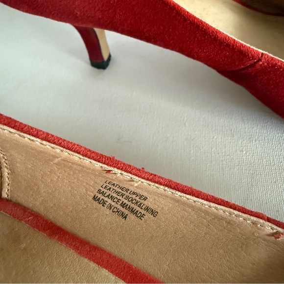 Le Chateau Red Suede Kitten Heel Pumps Women's Sz 10 - Picture 8 of 12